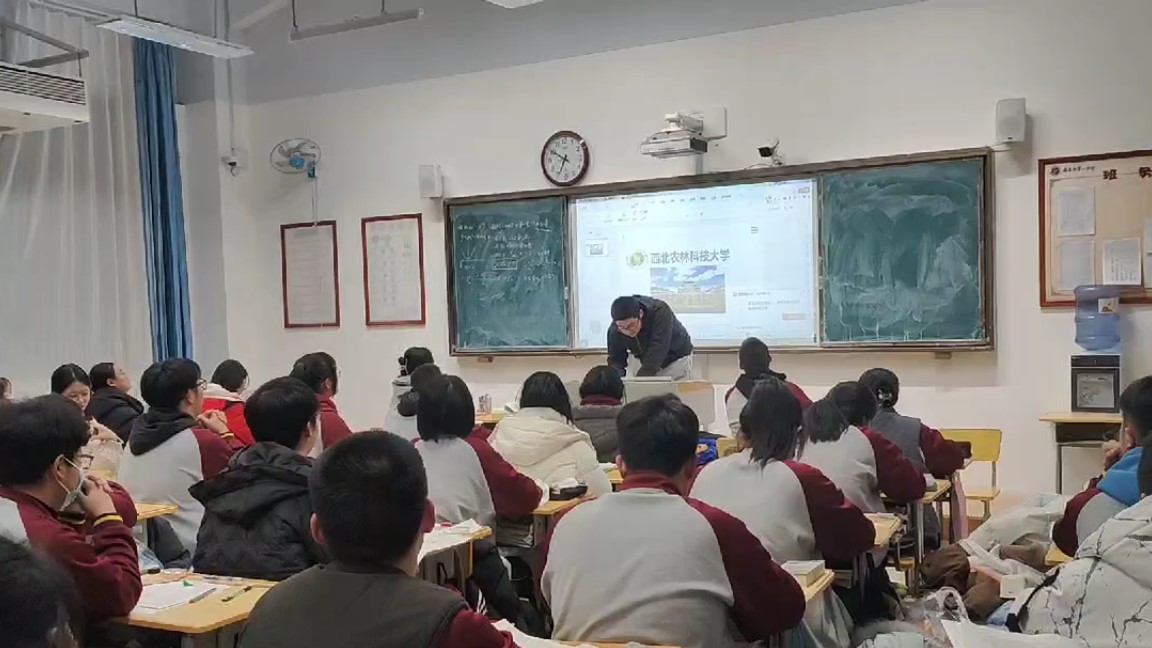 回访母校活动(1).jpg