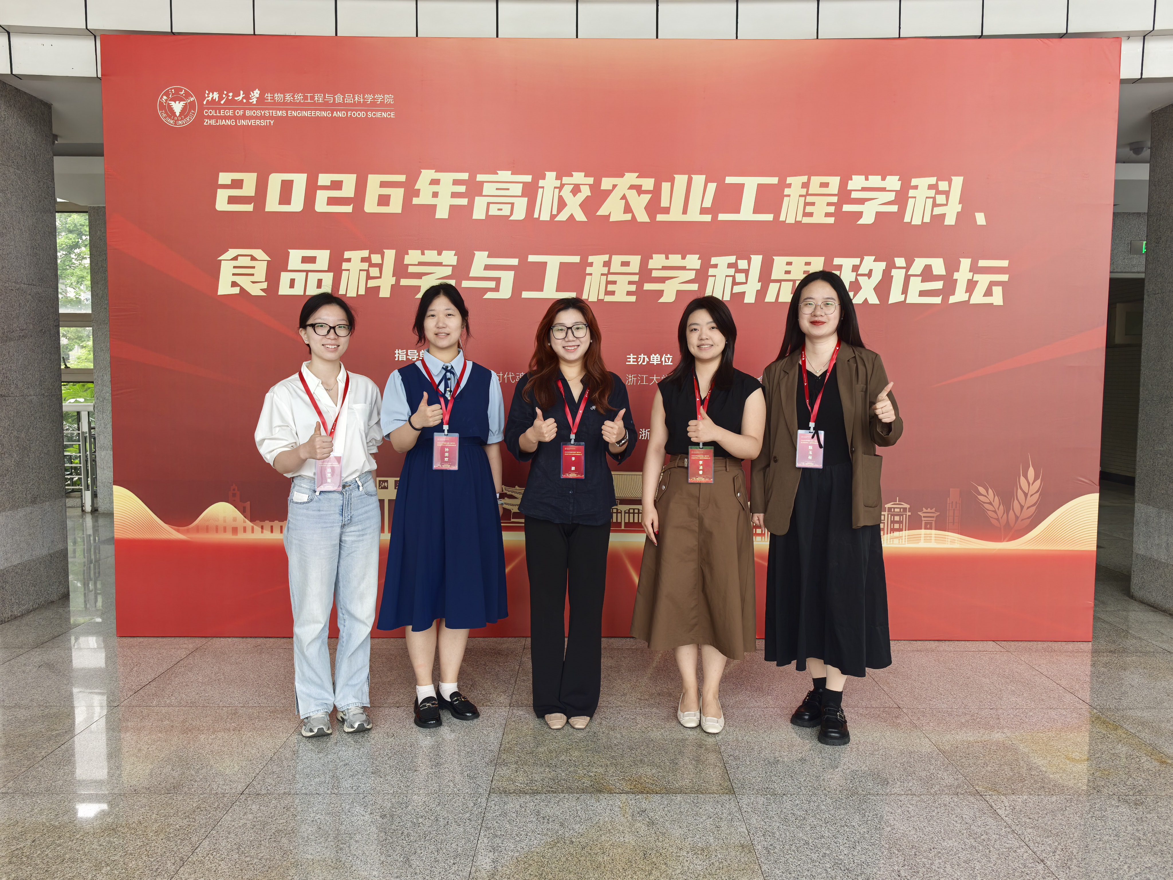 参会合影.jpg