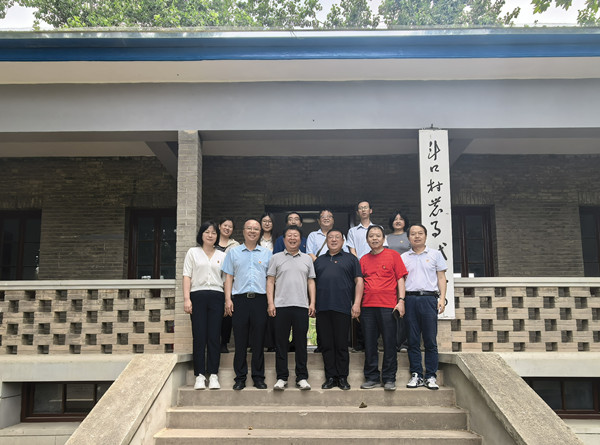于右任农林旧址合影_副本.jpg