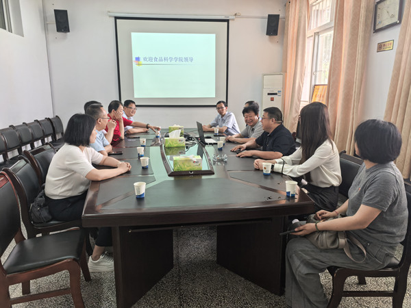 海江波教授讲授专题党课_副本.jpg