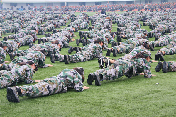 图片新闻军训掠影