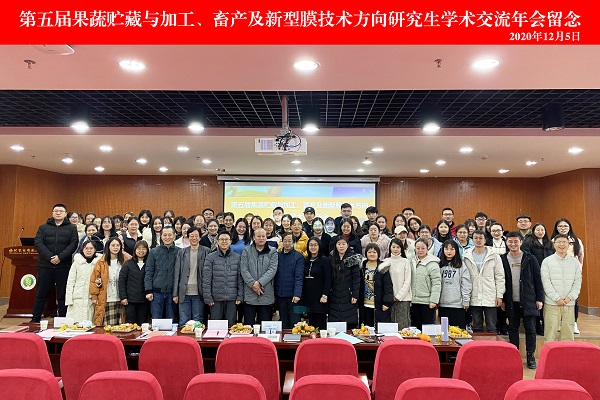 2  年会合影留念.jpg