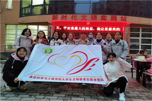 志愿者合影 (1).jpg