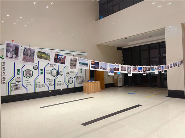 一楼大厅展览.jpg