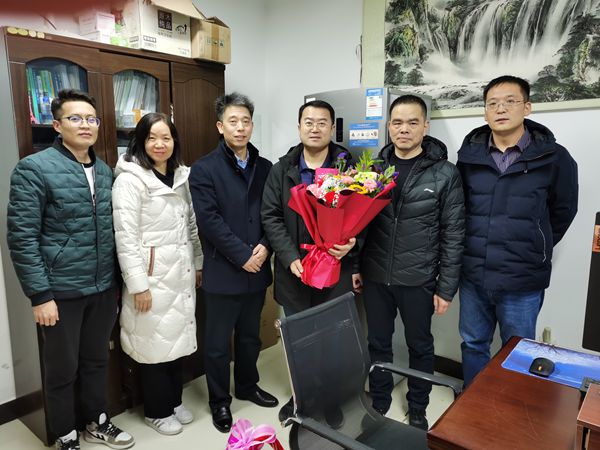 2cf6dc0be1144c1cb5534cfc616b5db3.jpg 看望丁武教授.jpg