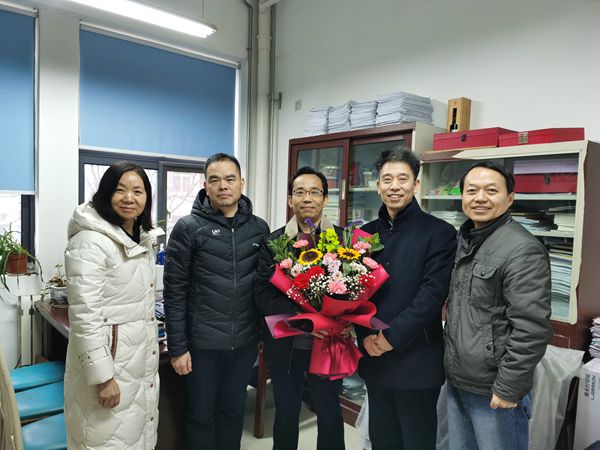 2f818082faa94a019dc66c84ffe16f79.jpg 看望杜双奎教授.jpg