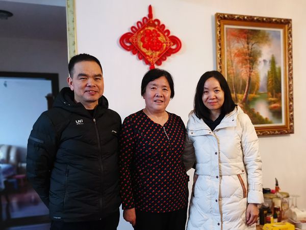 3d55a246c326486b92b5735a4e407730.jpg 看望宋社果老师.jpg