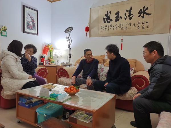 4c173a6b449a4e87896d77ea3e939957.jpg 看望李元瑞老师.jpg