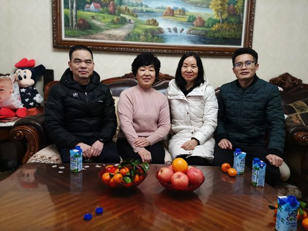 6492ba0ed6474088b6f12c5f83a97828.jpg 看望胡中凤老师.jpg