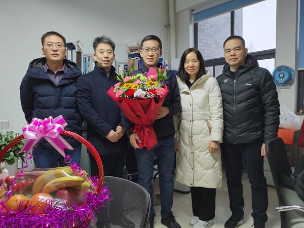 953de292d45645b8ac5167070b241ca0.jpg 看望刘学波教授.jpg