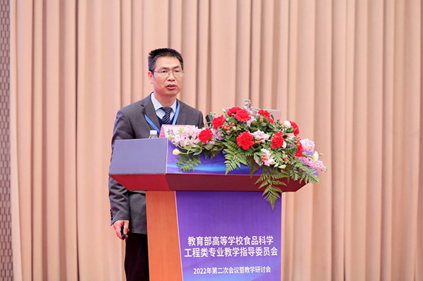 a0ae9c7a4c9f448d9ad6421d85898f64.jpg 学院副院长王云阳教授作报告_副本.jpg