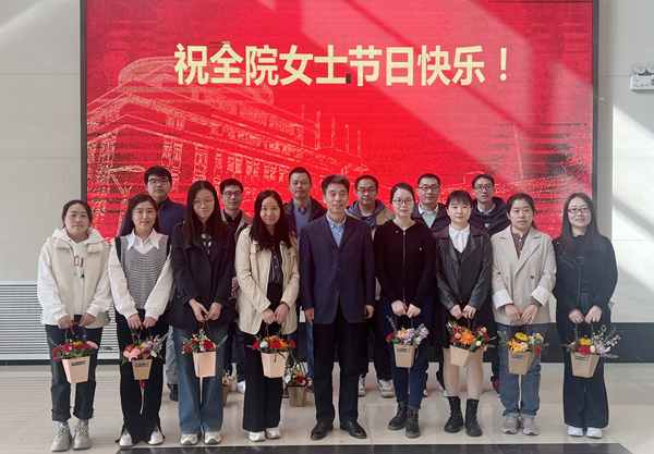 青年教师座谈会_副本.png