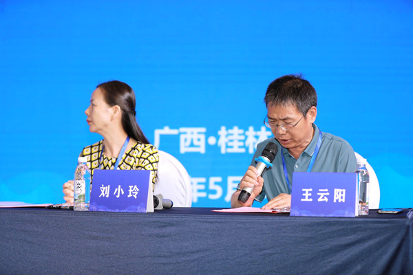 14808595_副本.jpg