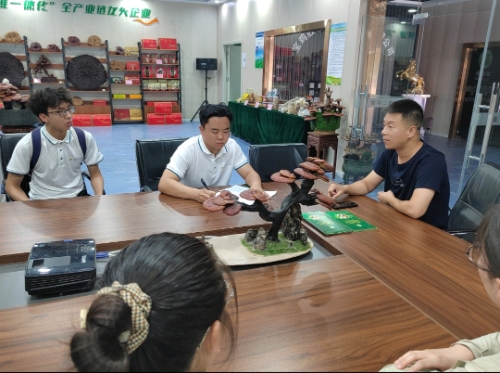 成员与负责人交流座谈.jpg